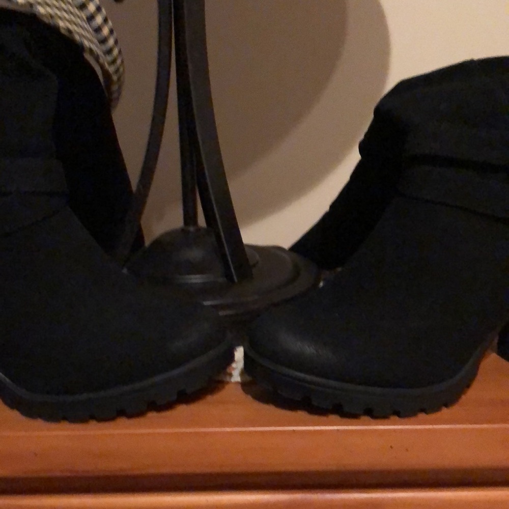 Boots - Picture 7 of 7